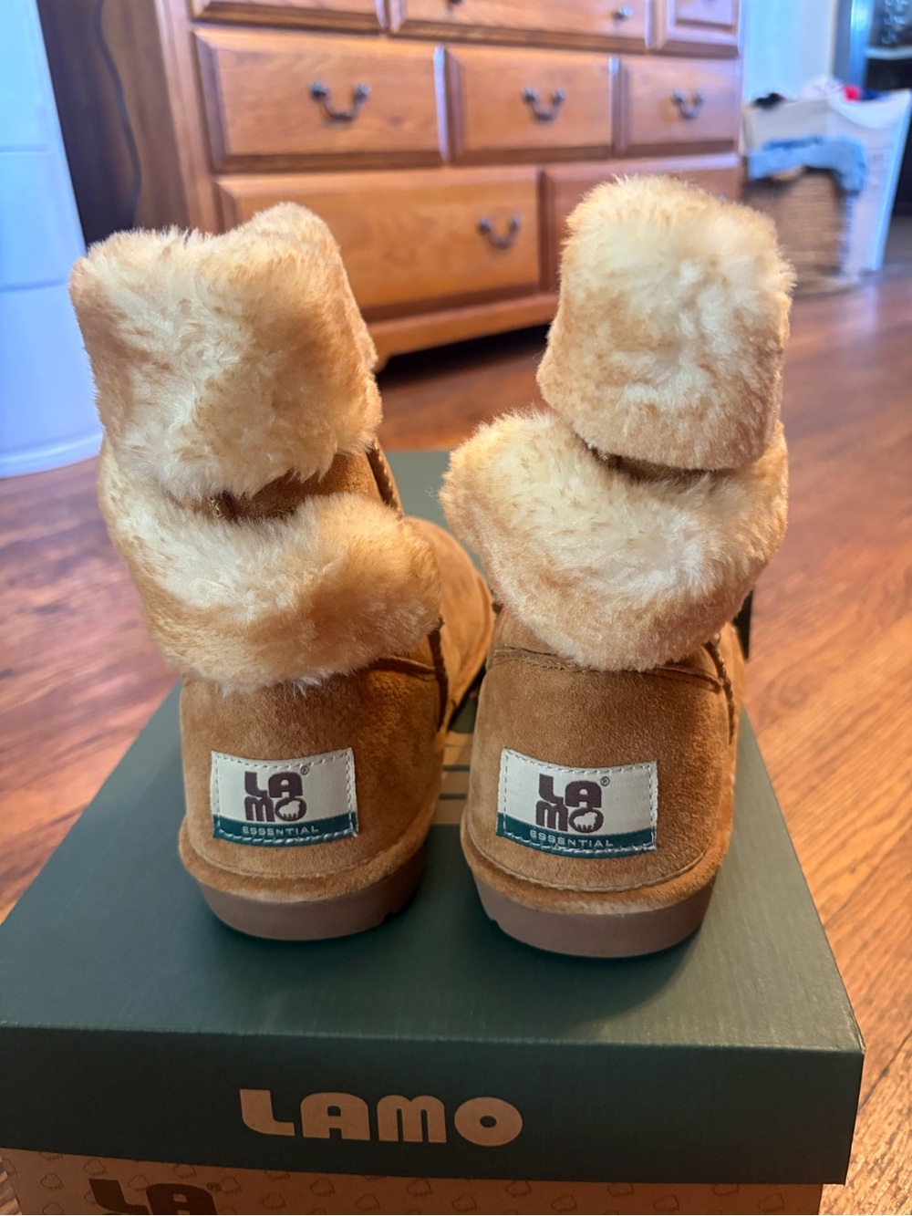 LAMO women Tan Faux-Shearling Winter Boots. New without tag!